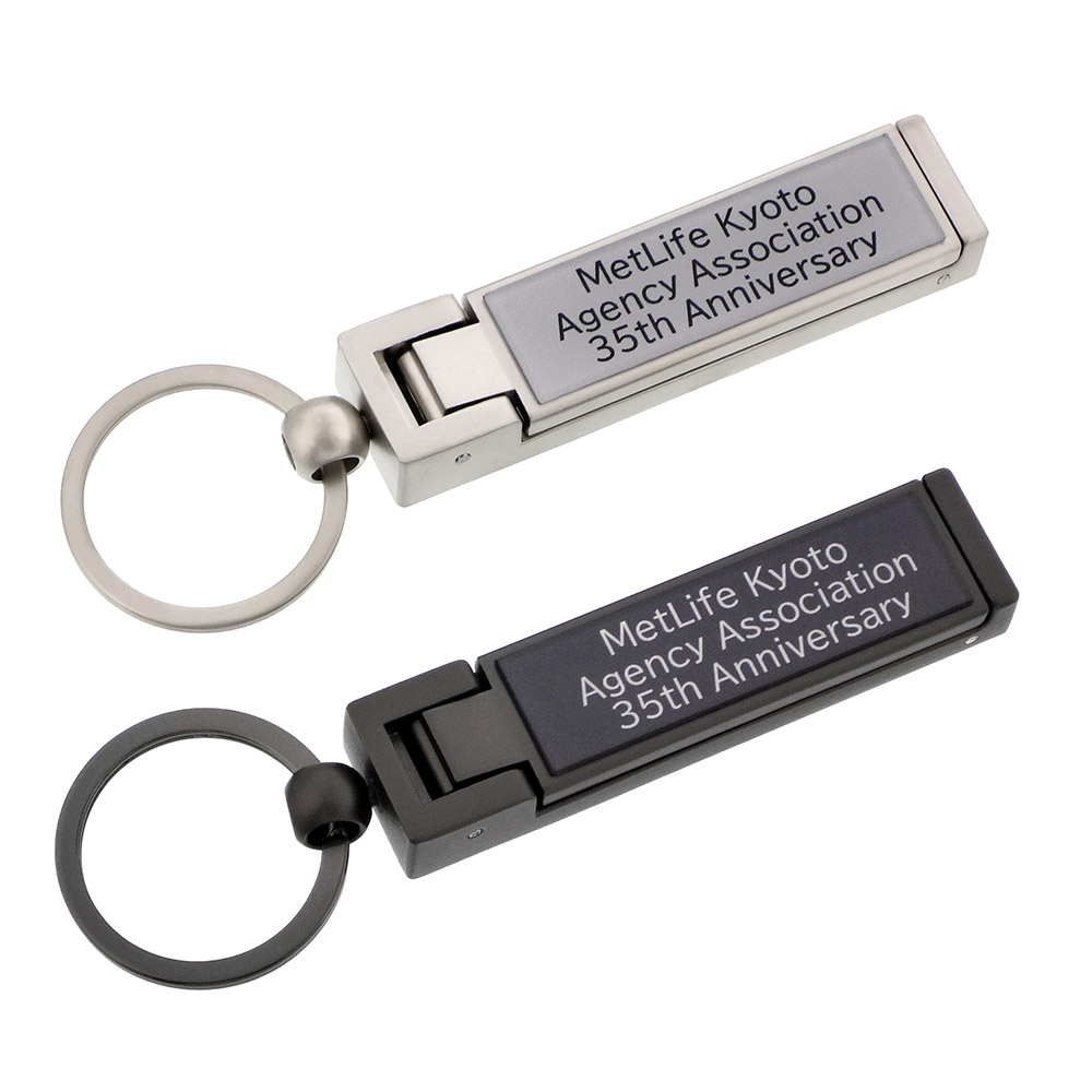 会合での配布ギフトに実用性と高級感を兼ね備えた「スタンドバッグハンガー」