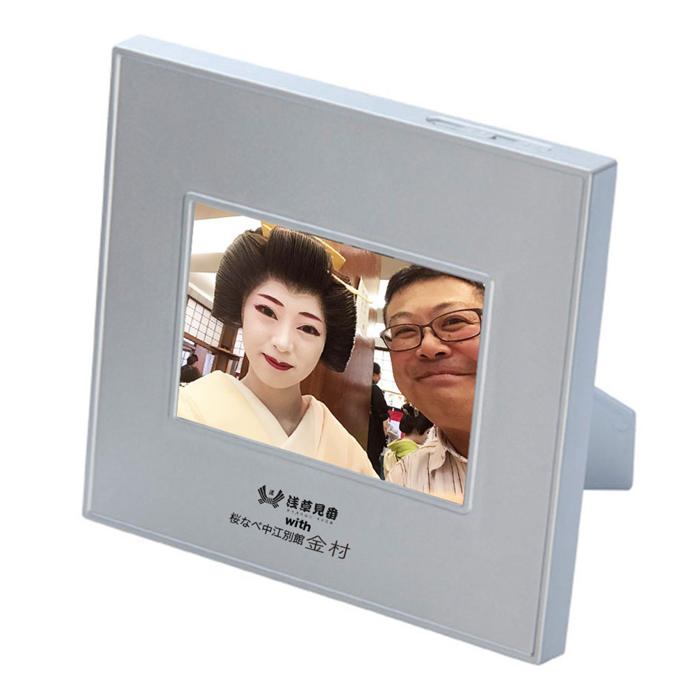 Mr. Nakae Sakuranabe_Photo frame with recording / playback function