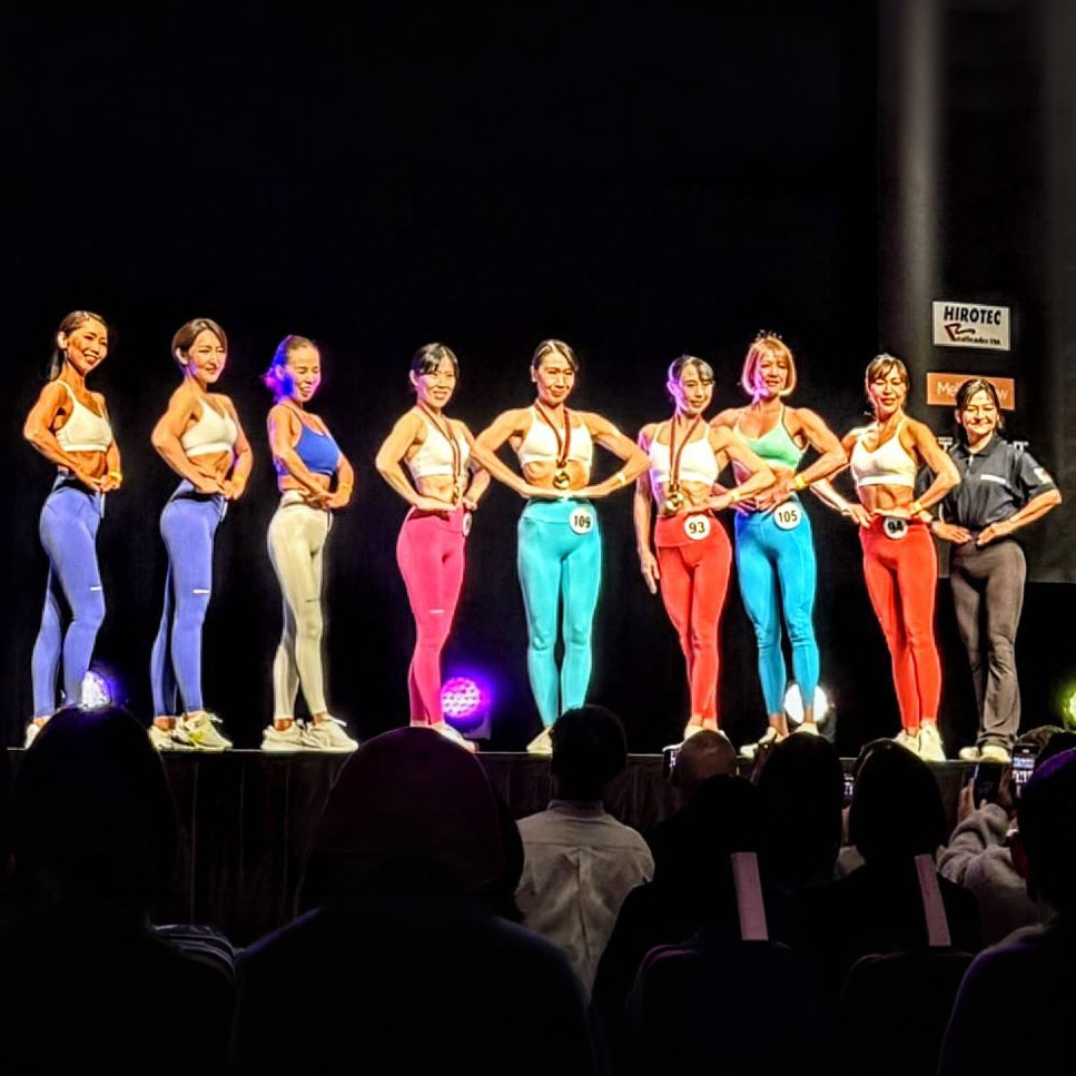 井上晴世様正面ポーズ写真